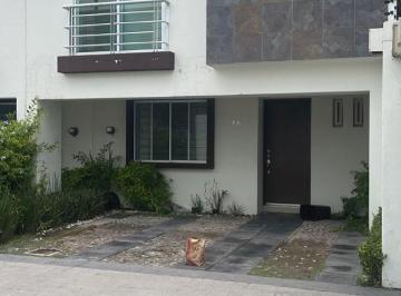Casa de 3 habitaciones, Zapopan · Bonita Casa Centrica Dos Cocheras Tres Recamaras Dos Cocheras Coto