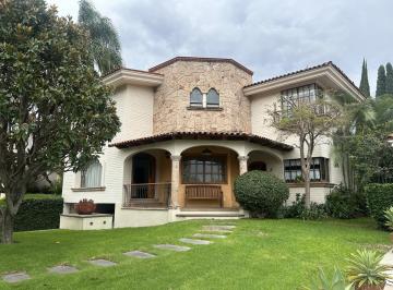 Casa de 4 habitaciones, Zapopan · ¡Conoce Casa Azalea!