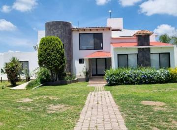 Casa · 849m² · 8 Recámaras · 4 Estacionamientos · Casa en Venta con Terreno Amplio y Otra Propiedad en Querétaro