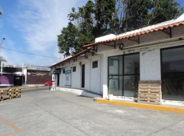 Local comercial · 100m² · 2 Estacionamientos · Local - Lomas de Cortes