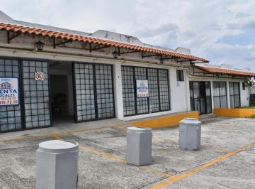 Local comercial · 100m² · 2 Estacionamientos · Local - Lomas de Cortes