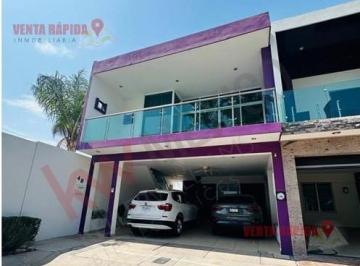 Casa · 214m² · 3 Recámaras · 2 Estacionamientos · Casa en Fraccionamiento Paseos de Los Arcos