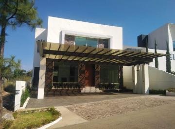 Casa de 4 habitaciones, Morelia · Venta de Casa en Coto Privado El Encinar en Altozano.