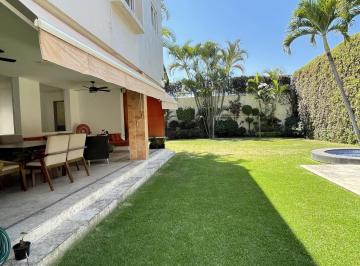 Casa de 4 habitaciones, Cuernavaca · Muy Amplia Casa Dentro de Fraccionamiento con Seguridad en Zona Dorada