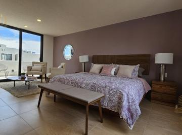 Casa · 262m² · 3 Recámaras · 2 Estacionamientos · Casa de 3 Niveles con Baño Completo en Cada Recámara y Sala de Tv a un Costado de Plaza Antea Qro