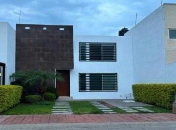 Casa · 155m² · 3 Recámaras · 2 Estacionamientos · Venta de Casa en Fraccionamiento Piamonte Frente a Soberna