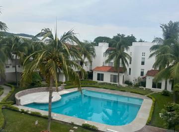 Alberca común · Casa en Venta en Ixtapa Cerca de La Playa