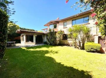 Casa de 3 habitaciones, Cuajimalpa de Morelos · Casa Recién Remodelada en Venta Bosques de Las Lomas con Gran Jardín