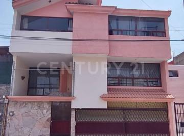Casa · 370m² · 3 Recámaras · 4 Estacionamientos · Venta de Casa en San José Vista Hermosa