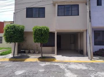 Casa · 190m² · 3 Recámaras · 2 Estacionamientos · Casa en Venta Los Cedros Metepec