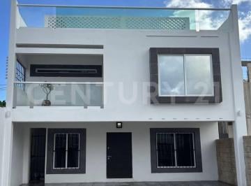 Casa · 71m² · 3 Recámaras · 2 Estacionamientos · Casa en Venta, Santa Fe, Cancún