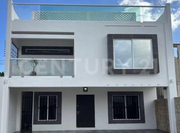 Casa · 71m² · 3 Recámaras · 2 Estacionamientos · Casa en Venta en Av La Luna Cancun