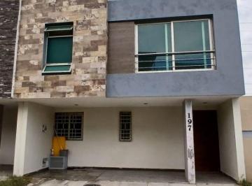 Casa de 3 habitaciones, Zapopan · Valle Imperial No. 630 Casa 197 C. Olavarria en C. Almendros Secc. Bosques II.
