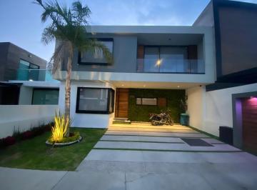 Casa · 250m² · 3 Recámaras · 2 Estacionamientos · Casa en Venta Dentro de Privada en El Refugio