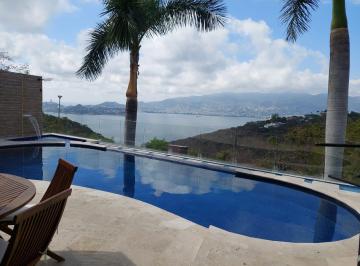Casa · 6 Recámaras · Increíble Casa Villas Palmento en Fraccionamiento Las Brisas