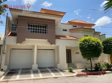 Casa · 585m² · 5 Recámaras · 8 Estacionamientos · Casa en Fraccionamiento Las Quintas