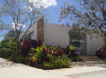 Casa · 193m² · 3 Recámaras · 2 Estacionamientos · Townhouse en Venta en Yaax - Beh