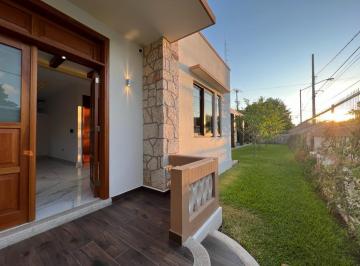 Casa · 550m² · 4 Recámaras · 4 Estacionamientos · Casa en Venta en Garcia Gineres