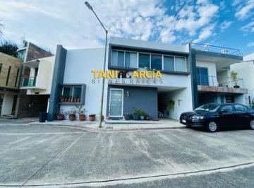 Casa de 3 habitaciones, Fortín · Vendo Casa Moderna Estilo Doble Altura en Fraccionamiento Privado en Fortín
