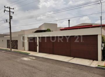 Casa · 1070m² · 4 Recámaras · 3 Estacionamientos · Casa Residencial en Venta, Fracc. Campestre Paraíso, Zona Zavaleta, Puebla