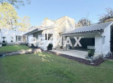 Casa · 450m² · 4 Recámaras · 5 Estacionamientos · Casa en Venta en Lomas de Vista Hermosa