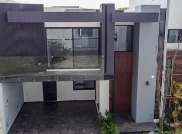 Casa · 239m² · 3 Recámaras · 2 Estacionamientos · Casa en Venta Parque Foresta, Lomas de Angelópolis Puebla.