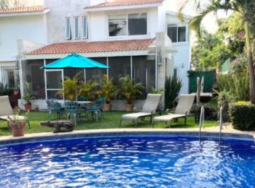 Casa · 330m² · 3 Recámaras · 2 Estacionamientos · Casa en Venta en Fraccionamiento Lomas de Cocoyoc, Morelos