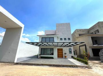 Casa en condominio · 255m² · 3 Recámaras · 4 Estacionamientos · Casas en Preventa en Metepec