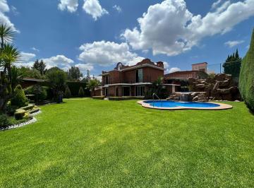 Casa en condominio de 5 habitaciones, Metepec · Casa en Venta en Metepec Club de Golf San Carlos