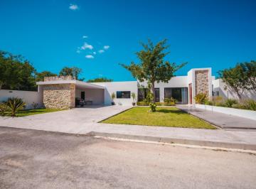 Casa · 520m² · 3 Recámaras · 6 Estacionamientos · Casa en Venta en Privada Haciendo Cholul en Mérida Yucatán - (4)