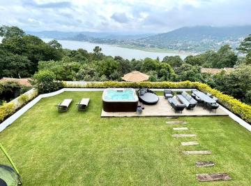Casa de 5 habitaciones, Valle de Bravo · Excepcional Casa en Venta en Avandaro, con Vista Al Lago.