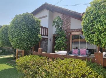 Casa de 3 habitaciones, Valle de Bravo · Magnifica Casa Estilo Vallesano en Venta