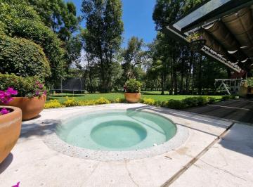 Casa de 6 habitaciones, Valle de Bravo · Casa en Venta Dentro de Club de Golf Avandaro