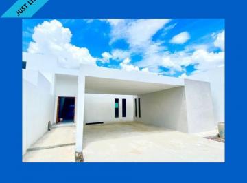 Casa · 450m² · 4 Recámaras · 2 Estacionamientos · Casa en Venta Merida, Dzitya Horizontes (Nvc - 2072)