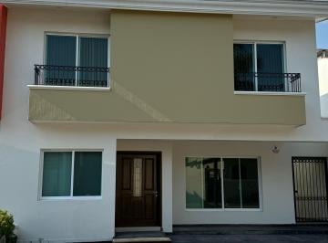 Fachada Frontal · Casa en Venta, Oportunidad