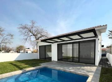 Casa · 136m² · 3 Recámaras · 2 Estacionamientos · Venta de Casa en Fracc. Lomas de Cocoyoc, Morelos