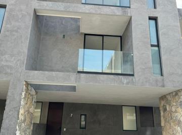Casa · 210m² · 3 Recámaras · 2 Estacionamientos · Townhouse en Venta en Temozon Norte