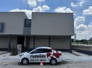 Casa · 180m² · 5 Recámaras · 3 Estacionamientos · Casa en Lago de Juriquilla