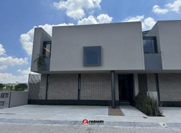 Casa · 180m² · 5 Recámaras · 3 Estacionamientos · Casa en Lago de Juriquilla