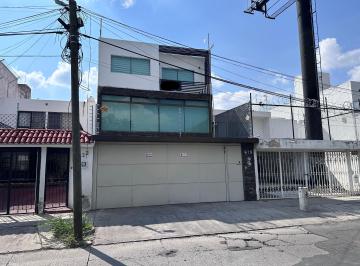 Casa de 4 habitaciones, Guadalajara · ¡Casa Sobre López Mateos Ideal Para Núcleo Médico U Oficinas!