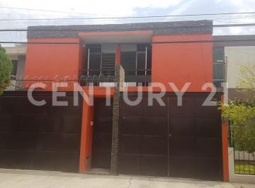 Casa · 220m² · 4 Recámaras · 2 Estacionamientos · Casa Para Remodelar en Venta en Jardines del Country