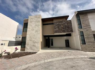 Casa · 328m² · 4 Recámaras · 3 Estacionamientos · Casa en Fraccionamiento Rincón de Los Encinos