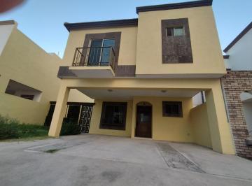 Casa de 3 habitaciones, Saltillo · Casa en Renta Privadas de Santiago