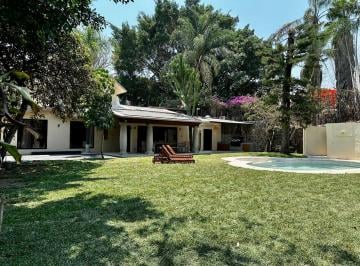 Casa de 5 habitaciones, Cuernavaca · Casa Recién Remodelada y Amueblada