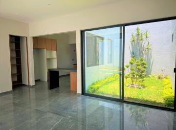 Casa · 259m² · 4 Recámaras · 2 Estacionamientos · Casa en Fraccionamiento Lomas de Atzingo