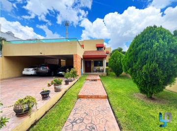Casa de 4 habitaciones, Mérida · Casa Dentro de La Ciudad en Col. Leandro Valle con Amplio Terreno y 4 Recamaras