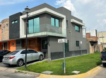 Casa · 172m² · 3 Recámaras · 2 Estacionamientos · Casa en Venta
