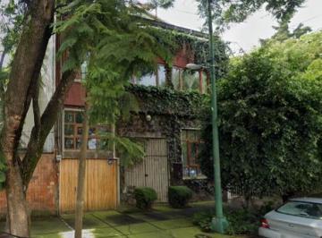Casa · 400m² · 4 Recámaras · 1 Estacionamiento · Extraordinaria Casa en El Centro de Coyoacan en Venta