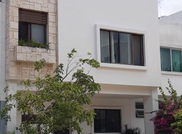 Casa en condominio de 3 habitaciones, Benito Juárez · Hermosa Casa con Frente a Parque Principal, Amplios Espacios