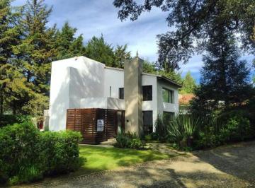 Casa · 550m² · 3 Recámaras · 3 Estacionamientos · Casa en Renta en Hacienda San Martin, Ocoyoacac
